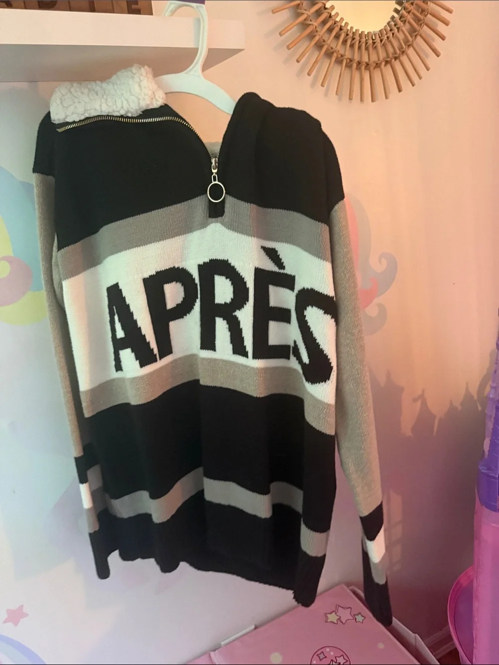 Oversized Apres Graphic Half-Zip Sweater - Black, Beige, Cream
